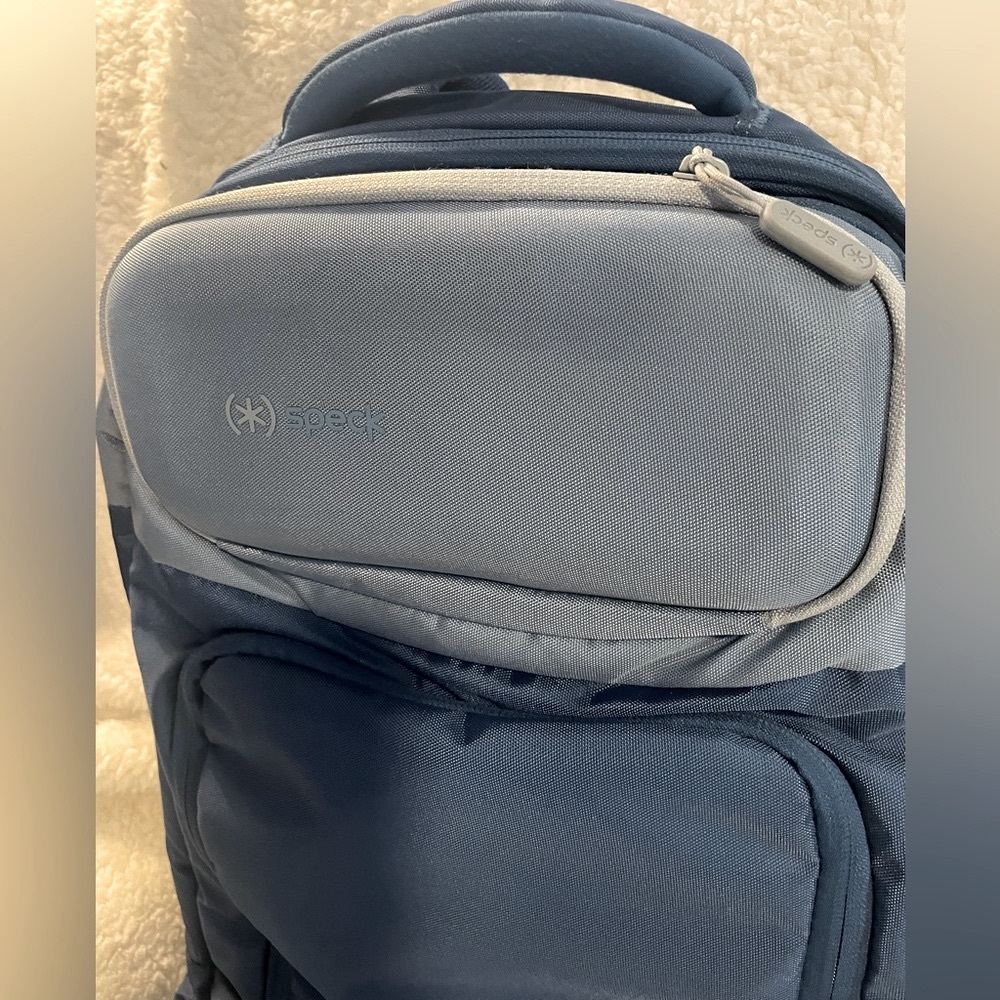 Speck MightyPack for digital commuters - tech protection and travel friendly - Picture 6 of 12